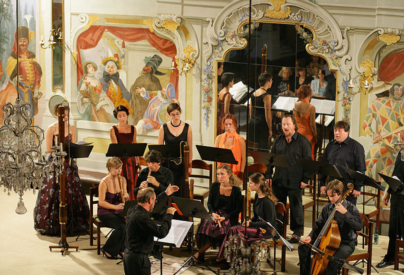 Capelli Rudolphina, Musik auf dem Schlosshof der Rosenberger, Maskensaal des Schlosses Český Krumlov, 4.8.2006, Internationales Musikfestival Český Krumlov 2006, Bildsquelle: © Auviex s.r.o., Foto: Libor Sváček