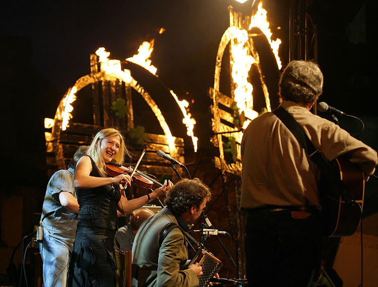 Irische Nacht, Brauereigarten, 12.8.2006, Internationales Musikfestival Český Krumlov 2006, Bildsquelle: © Auviex s.r.o., Foto: Libor Sváček