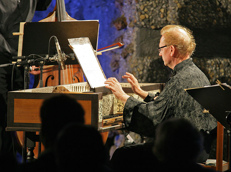 Camerata Nova, Kunstleiter: Jiří Kotouč, Garten der Kooperative, Versicherungsgesellschaft A.G., 18.8.2006, Internationales Musikfestival Český Krumlov 2006, Bildsquelle: © Auviex s.r.o., Foto: Libor Sváček