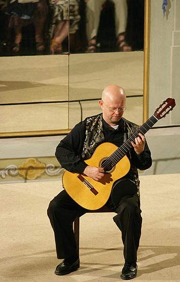 Pavel Steidl, Gitarren - Recital, Maskensaal des Schlosses Český Krumlov, 23.8.2006, Internationales Musikfestival Český Krumlov 2006, Bildsquelle: © Auviex s.r.o., Foto: Libor Sváček