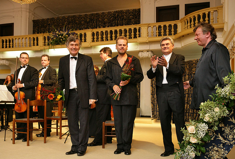 Eugen Indjic (USA), Jan Simon, Marián Lapšanský (Slovakia) - pianos, The Czech Radio Symphony Orchestra, conducted by: Vladimír Válek, Winter Riding School, Český Krumlov, 26.8.2006, International Music Festival Český Krumlov 2006, source: © Auviex s.r.o., photo: Libor Sváček