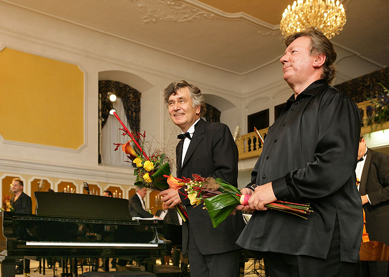 Eugen Indjic (USA), Jan Simon, Marián Lapšanský (Slowakei) - Klaviere, Symphonieorchester des Tschechischen Rundfunks, Dirigent: Vladimír Válek, Schlossreitschule, Český Krumlov, 26.8.2006, Internationales Musikfestival Český Krumlov 2006, Bildsquelle: © Auviex s.r.o., Foto: Libor Sváček