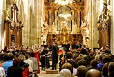 Hommage und Mozart - der 250. Geburtstag, Gabriela Demeterová (Geige) und Czech Moravian Virtuosi, Dirigent Jiří Novák,  5.8.2006, Königliches Musikfestival 2006, Kloster Zlatá Koruna, Foto: © 2006 Lubor Mrázek 