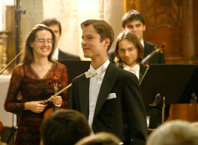 Hommage und Mozart - der 250. Geburtstag, Gabriela Demeterová (Geige) und Czech Moravian Virtuosi, Dirigent Jiří Novák,  5.8.2006, Königliches Musikfestival 2006, Kloster Zlatá Koruna, Foto: © 2006 Lubor Mrázek