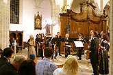 Hommage und Mozart - der 250. Geburtstag, Gabriela Demeterová (Geige) und Czech Moravian Virtuosi, Dirigent Jiří Novák,  5.8.2006, Königliches Musikfestival 2006, Kloster Zlatá Koruna, Foto: © 2006 Lubor Mrázek 