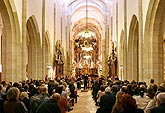 Hommage und Mozart - der 250. Geburtstag, Gabriela Demeterová (Geige) und Czech Moravian Virtuosi, Dirigent Jiří Novák,  5.8.2006, Königliches Musikfestival 2006, Kloster Zlatá Koruna, Foto: © 2006 Lubor Mrázek 