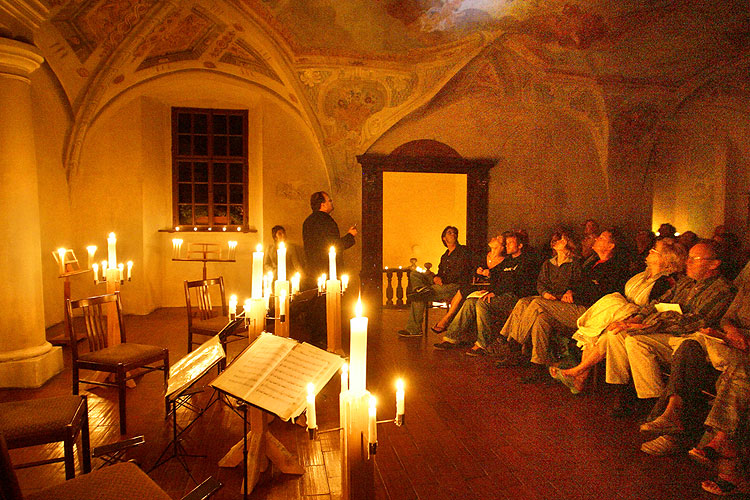 Pražské kytarové kvarteto, vstupní sál opatství kláštera Zlatá Koruna, 8.8.2006, Královský hudební festival Zlatá Koruna, foto: © 2006 Lubor Mrázek