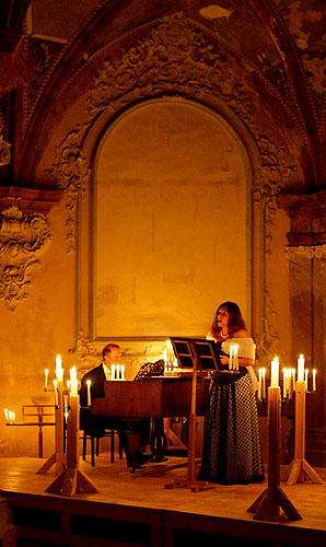 Singt dem Gott ein neues Lied, Nadia Ladkany (Mezzosopran), Augustýn Kužela (Klavier), Kreuzflur,  12.8.2006, Königliches Musikfestival 2006, Kloster Zlatá Koruna, Foto: © 2006 Lubor Mrázek