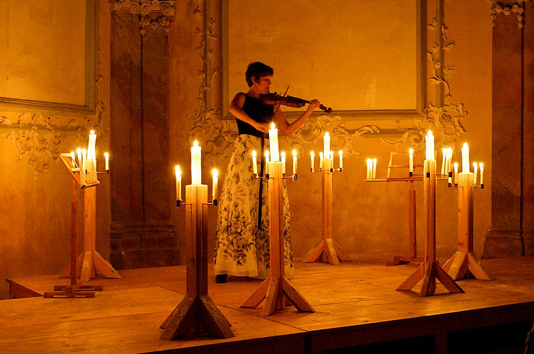 Magic Violin, Hana Kotková (violin), Cross Passage, 16th August 2006, Zlatá Koruna Royal Music Festival, photo: © 2006 Lubor Mrázek