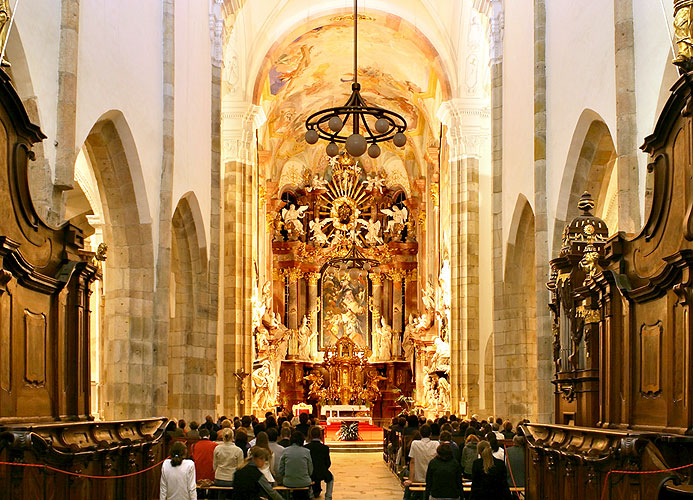 Jaroslav Tůma (organ), Bohuslav Matoušek (violin), Anna Fliegerová (violin), Milan Kraus (violoncello), Closter Church and Cross Passage, 23th August 2006, Zlatá Koruna Royal Music Festival, photo: © 2006 Lubor Mrázek