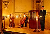 Jaroslav Tůma (Orgel), Bohuslav Matoušek (Geige), Anna Fliegerová (Geige), Milan Kraus (Violoncello), Klosterkirche und Kreuzflur,  23.8.2006, Königliches Musikfestival 2006, Kloster Zlatá Koruna, Foto: © 2006 Lubor Mrázek 