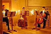 Jaroslav Tůma (Orgel), Bohuslav Matoušek (Geige), Anna Fliegerová (Geige), Milan Kraus (Violoncello), Klosterkirche und Kreuzflur,  23.8.2006, Königliches Musikfestival 2006, Kloster Zlatá Koruna, Foto: © 2006 Lubor Mrázek 