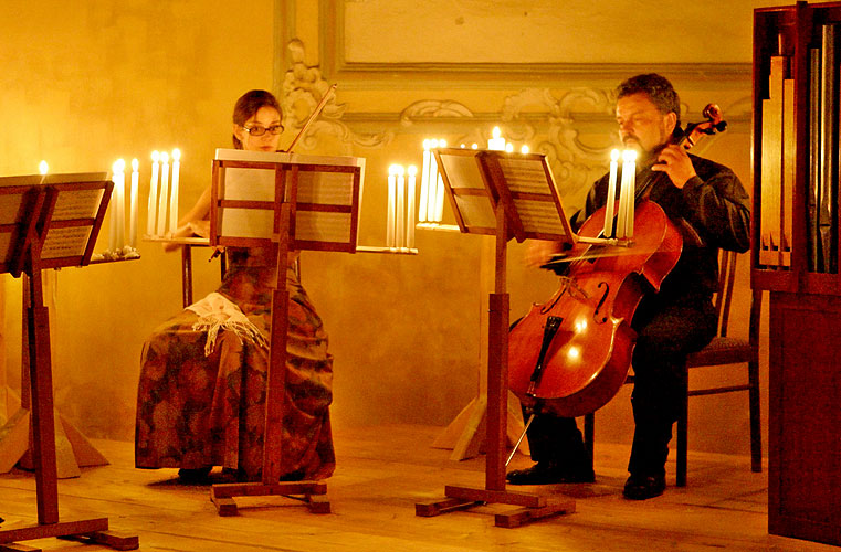 Jaroslav Tůma (organ), Bohuslav Matoušek (violin), Anna Fliegerová (violin), Milan Kraus (violoncello), Closter Church and Cross Passage, 23th August 2006, Zlatá Koruna Royal Music Festival, photo: © 2006 Lubor Mrázek