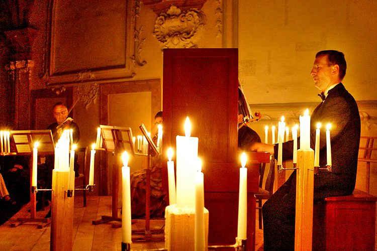 Jaroslav Tůma (organ), Bohuslav Matoušek (violin), Anna Fliegerová (violin), Milan Kraus (violoncello), Closter Church and Cross Passage, 23th August 2006, Zlatá Koruna Royal Music Festival, photo: © 2006 Lubor Mrázek