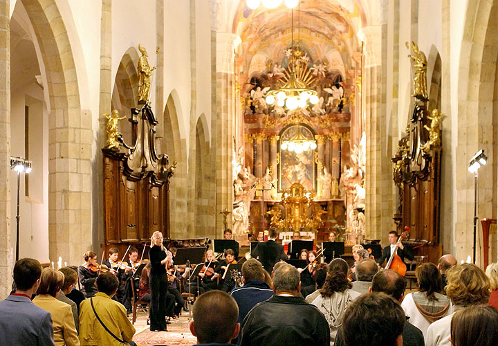 Frauen und Mozart, Klosterkirche, 26.8.2006, Königliches Musikfestival Zlatá Koruna, Foto: © 2006 Lubor Mrázek