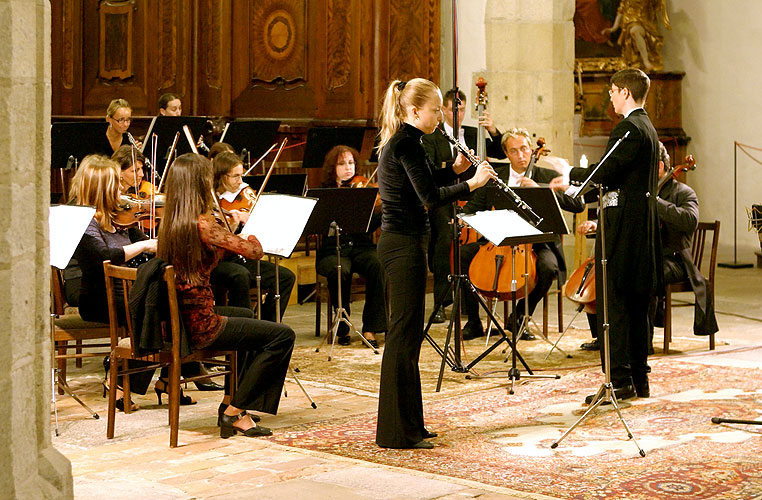 Women and Mozart, Closter Church, 26th August 2006, Zlatá Koruna Royal Music Festival, photo: © 2006 Lubor Mrázek