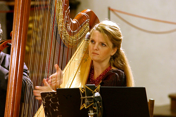 Women and Mozart, Closter Church, 26th August 2006, Zlatá Koruna Royal Music Festival, photo: © 2006 Lubor Mrázek