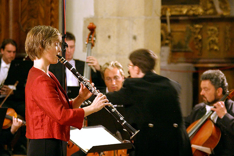 Women and Mozart, Closter Church, 26th August 2006, Zlatá Koruna Royal Music Festival, photo: © 2006 Lubor Mrázek