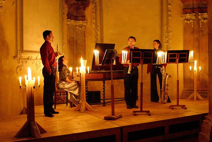 Ensemble Bona Fide - Barokní hudba, jak jste ji ještě neslyšeli, křížová chodba, 30.8.2006, Královský hudební festival Zlatá Koruna, foto: © 2006 Lubor Mrázek