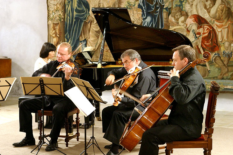 Vlachovo kvarteto (Vlachquartett) Praha, Naoko Knopp Nagaoka (Japan) - Klavier, Konzertsaal, 2.9.2006, Königliches Musikfestival Zlatá Koruna, Foto: © 2006 Lubor Mrázek