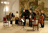 Vlach´s Quartet Praha, Naoko Knopp Nagaoka (Japan) - piano, concert hall, 2th September 2006, Zlatá Koruna Royal Music Festival, photo: © 2006 Lubor Mrázek 