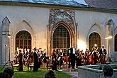 Philharmonisches Orchester České Budějovice, Dirigent - David Švec, Nadia Ladkany - Mezzosopran, Rajský Hof, 7.9.2006, Königliches Musikfestival Zlatá Koruna, Foto: © 2006 Lubor Mrázek 