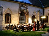 Philharmonisches Orchester České Budějovice, Dirigent - David Švec, Nadia Ladkany - Mezzosopran, Rajský Hof, 7.9.2006, Königliches Musikfestival Zlatá Koruna, Foto: © 2006 Lubor Mrázek 