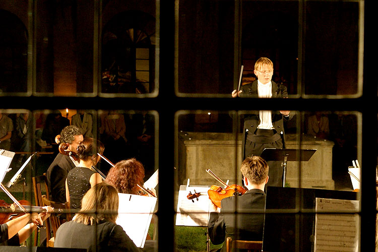 Filharmonický orchestr České Budějovice, dirigent - David Švec, Nadia Ladkany - mezzosoprán, Rajský dvůr, 7.9.2006, Královský hudební festival Zlatá Koruna, foto: © 2006 Lubor Mrázek