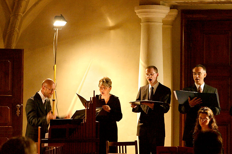 Vokální soubor Dyškanti, umělecký vedoucí - Martin Horyna, vstupní sál opatství, 14.9.2006, Královský hudební festival Zlatá Koruna, foto: © 2006 Lubor Mrázek