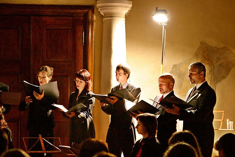 Vokalorchester Dyškanti, Kunstleiter - Martin Horyna, Abtei - Eingangshalle, 14.9.2006, Königliches Musikfestival Zlatá Koruna, Foto: © 2006 Lubor Mrázek