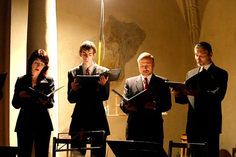 Vocal Chorus Dyškanti, artistic director - Martin Horyna, Abbey - Entrance Hall, 14th September 2006, Zlatá Koruna Royal Music Festival, photo: © 2006 Lubor Mrázek