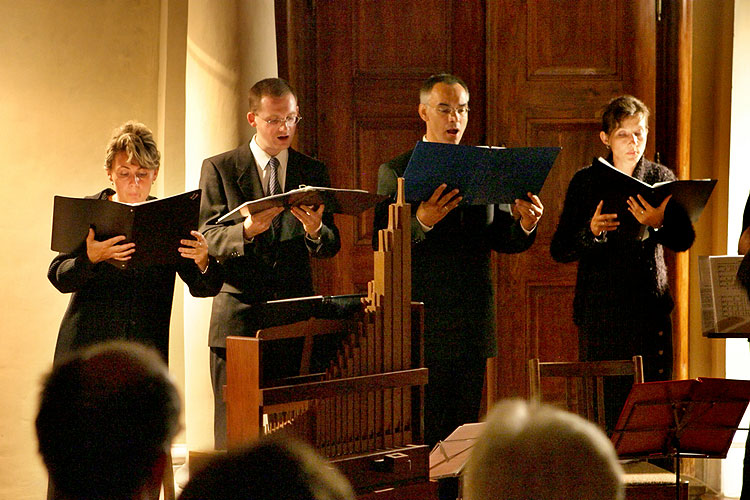 Vokalorchester Dyškanti, Kunstleiter - Martin Horyna, Abtei - Eingangshalle, 14.9.2006, Königliches Musikfestival Zlatá Koruna, Foto: © 2006 Lubor Mrázek