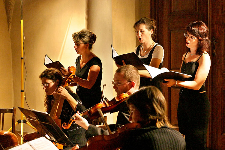 Vokální soubor Dyškanti, umělecký vedoucí - Martin Horyna, vstupní sál opatství, 14.9.2006, Královský hudební festival Zlatá Koruna, foto: © 2006 Lubor Mrázek