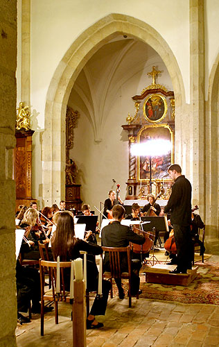 Filharmonický orchestr České Budějovice, Bohuslav Matoušek - viola, Tomáš Netopil - dirigent, klášterní kostel, 20.9.2006, Královský hudební festival Zlatá Koruna, foto: © 2006 Lubor Mrázek