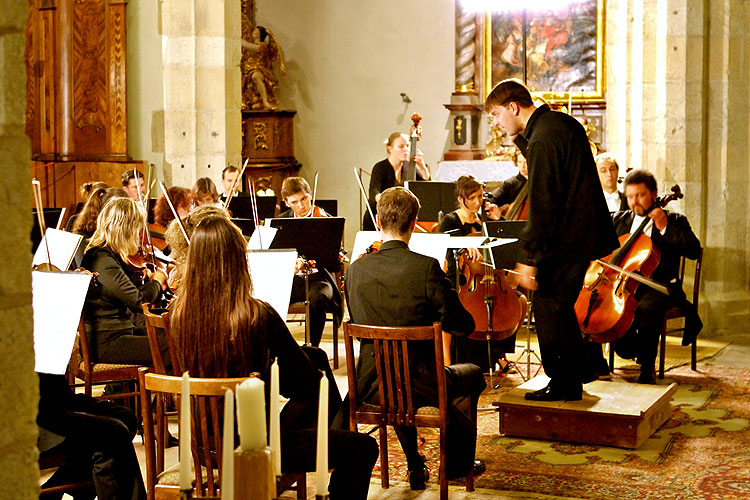 Filharmonisches Orchester České Budějovice, Bohuslav Matoušek - Bratsche, Tomáš Netopil - Dirigent, Klosterkirche, 20.9.2006, Königliches Musikfestival Zlatá Koruna, Foto: © 2006 Lubor Mrázek