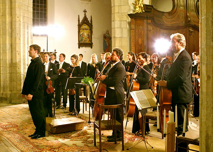 Filharmonický orchestr České Budějovice, Bohuslav Matoušek - viola, Tomáš Netopil - dirigent, klášterní kostel, 20.9.2006, Královský hudební festival Zlatá Koruna, foto: © 2006 Lubor Mrázek