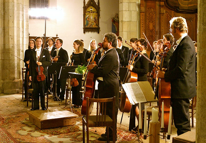 Filharmonisches Orchester České Budějovice, Bohuslav Matoušek - Bratsche, Tomáš Netopil - Dirigent, Klosterkirche, 20.9.2006, Königliches Musikfestival Zlatá Koruna, Foto: © 2006 Lubor Mrázek