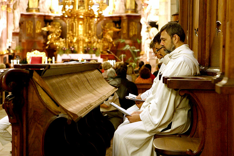 Schola Gregoriana Pragensis, klášterní kostel, 28.9.2006, Královský hudební festival Zlatá Koruna, foto: © 2006 Lubor Mrázek