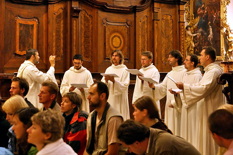 Schola Gregoriana Pragensis, Closter Church, 28th September 2006, Zlatá Koruna Royal Music Festival, photo: © 2006 Lubor Mrázek