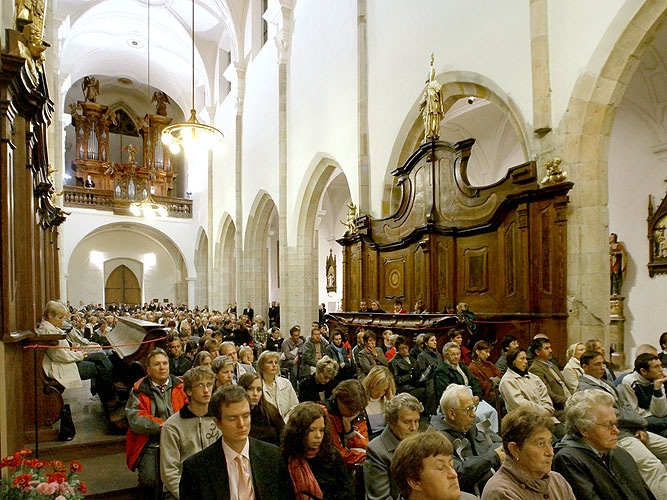 Wolfgang Amadeus Mozart - Requiem d moll, klášterní kostel, 5.10.2006, Královský hudební festival Zlatá Koruna, foto: © 2006 Lubor Mrázek