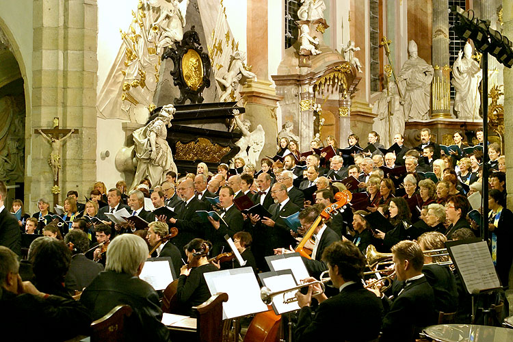 Wolfgang Amadeus Mozart - Requiem d moll, klášterní kostel, 5.10.2006, Královský hudební festival Zlatá Koruna, foto: © 2006 Lubor Mrázek