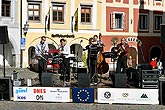 Programm auf dem Hauptplatz Náměstí Svornosti in Český Krumlov, Tag mit Handicap - Tag ohne Barrieren, 9. und 10. September 2006, Foto: © 2006 Lubor Mrázek 