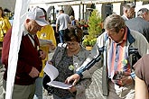 Programm auf dem Hauptplatz Náměstí Svornosti in Český Krumlov, Tag mit Handicap - Tag ohne Barrieren, 9. und 10. September 2006, Foto: © 2006 Lubor Mrázek 