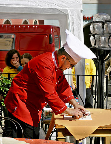 Programm auf dem Hauptplatz Náměstí Svornosti in Český Krumlov, Tag mit Handicap - Tag ohne Barrieren, 9. und 10. September 2006, Foto: © 2006 Lubor Mrázek