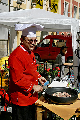 Programm auf dem Hauptplatz Náměstí Svornosti in Český Krumlov, Tag mit Handicap - Tag ohne Barrieren, 9. und 10. September 2006, Foto: © 2006 Lubor Mrázek