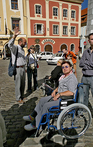 Spezielle Besichtigungen der Stadt Český Krumlov für Leute mit Behinderungen, Tag mit Handicap - Tag ohne Barrieren, 9. und 10. September 2006, Foto: © 2006 Lubor Mrázek