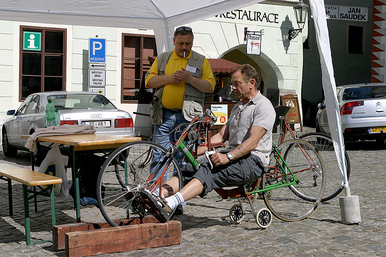 Programm auf dem Hauptplatz Náměstí Svornosti in Český Krumlov, Tag mit Handicap - Tag ohne Barrieren, 9. und 10. September 2006, Foto: © 2006 Lubor Mrázek