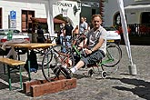 Programm auf dem Hauptplatz Náměstí Svornosti in Český Krumlov, Tag mit Handicap - Tag ohne Barrieren, 9. und 10. September 2006, Foto: © 2006 Lubor Mrázek 