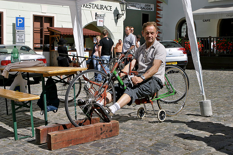 Programm auf dem Hauptplatz Náměstí Svornosti in Český Krumlov, Tag mit Handicap - Tag ohne Barrieren, 9. und 10. September 2006, Foto: © 2006 Lubor Mrázek