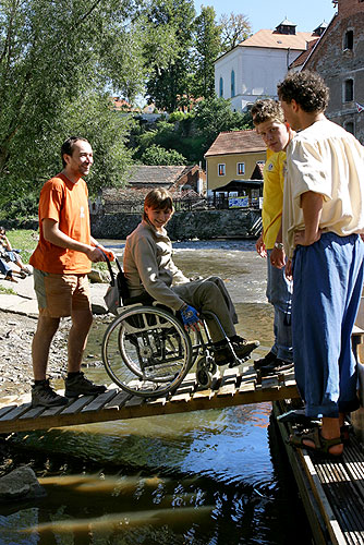 Flossrundfahrt auf Moldau und Kletterwand im Stadtpark, Tag mit Handicap - Tag ohne Barrieren, 9. und 10. September 2006, Foto: © 2006 Lubor Mrázek